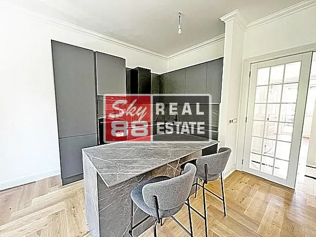 Prodaja, četvorosoban stan, 129m², Centar Sve Podlokacije, Beograd