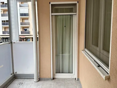 Izdavanje, dvosoban stan, 77m², City Kvart, Podgorica - image 9