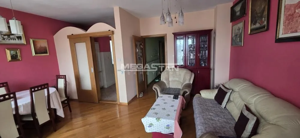 Prodaja, trosoban stan, 76m², Čubura, Beograd