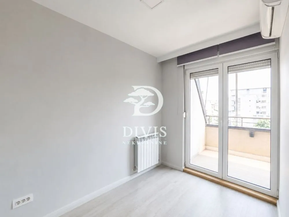 Sale, apartment, 118m², Đeram Pijaca, Beograd