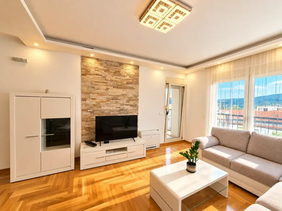 Rent, one bedroom apartment, 50m², Tivat, Crna Gora