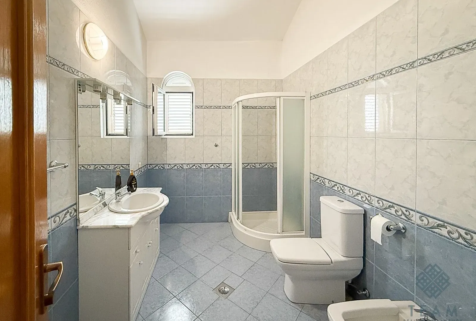 Rent, house, 400m², Zlatica, Podgorica