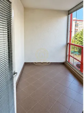 Enclosed balcony with ceramic floor tiles. - image 5
