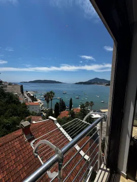Pogled na more i obalu sa terase apartmana. - image 8