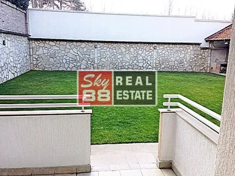 Rent, four bedroom apartment, 130m², Savski Venac, Beograd - image 1