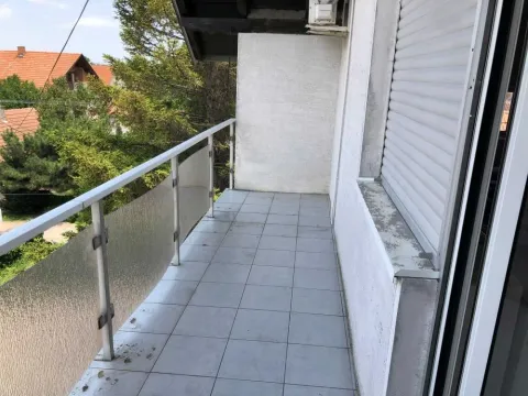 Izdavanje, trosoban stan, 112m², Centar, Inđija - image 13