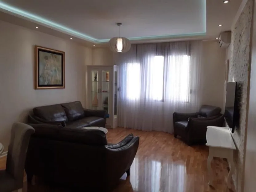 Izdavanje, dvosoban stan, 90m², Preko Morače, Podgorica