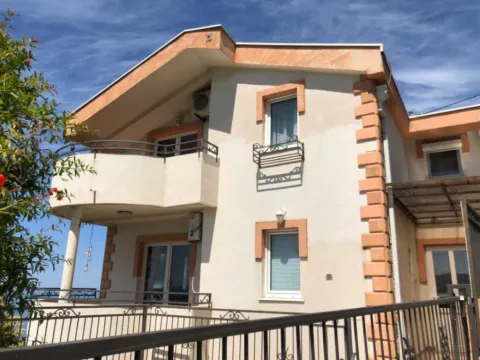 Prodaja, kuća, 131m², Dobre Vode, Bar