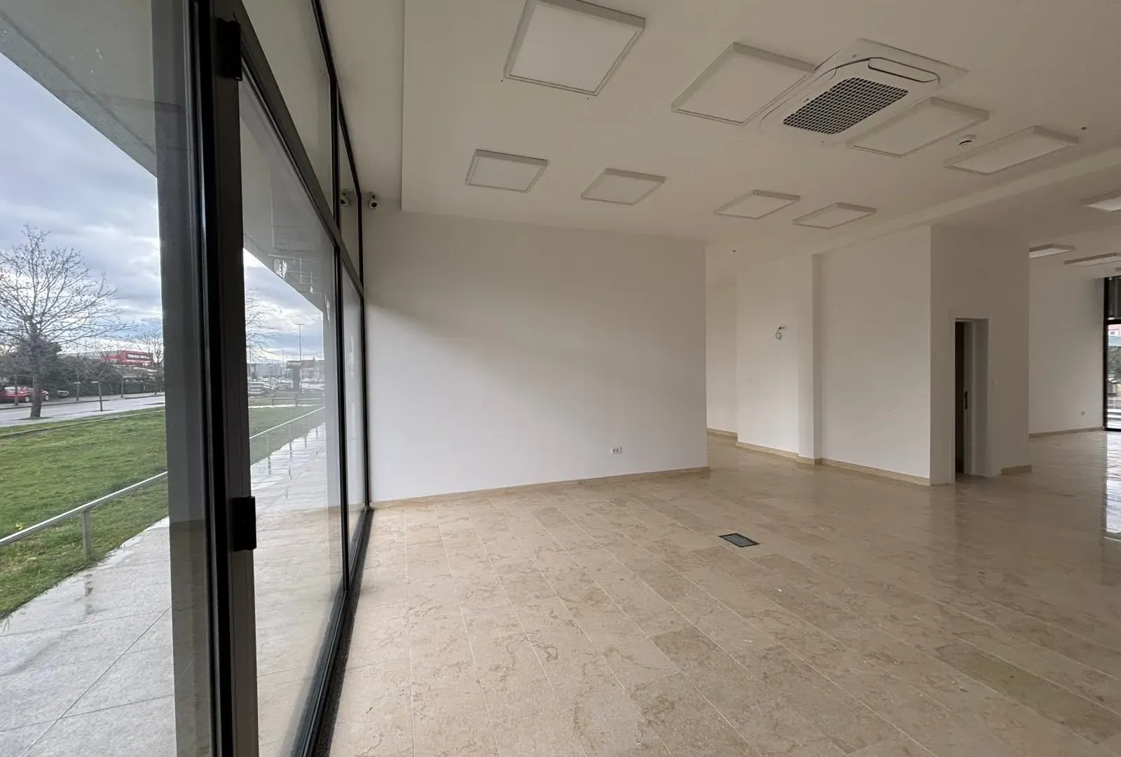 Rent, office space, 123m², Pobrežje, Podgorica
