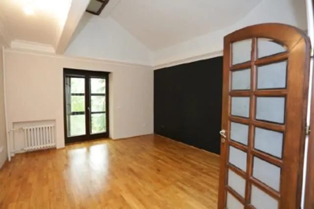 Izdavanje, kuća, 550m², Autokomanda, Voždovac Sve Podlokacije
