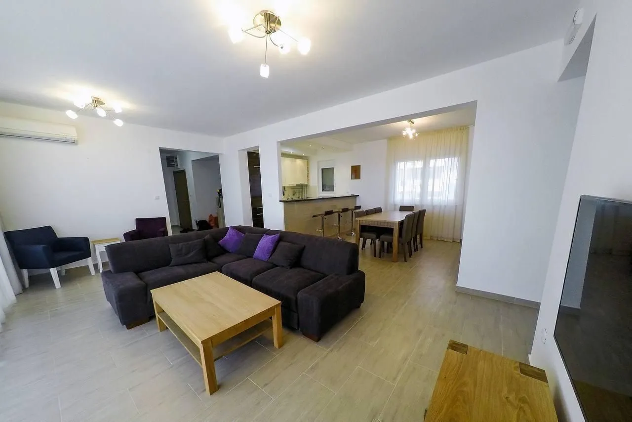 Prodaja, trosoban stan, 136m², Bečići, Budva