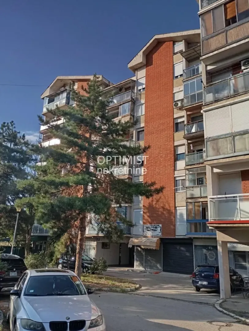 Prodaja, trosoban stan, 75m², Borča 1, Borča Sve Podlokacije
