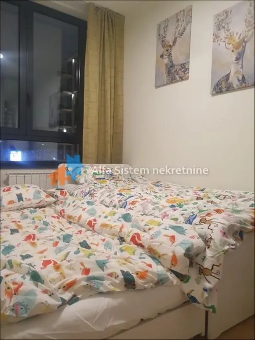 Izdavanje, trosoban stan, 72m², Savski Venac, Beograd