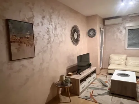 Izdavanje, jednosoban stan, 47m², City Kvart, Podgorica - image 2