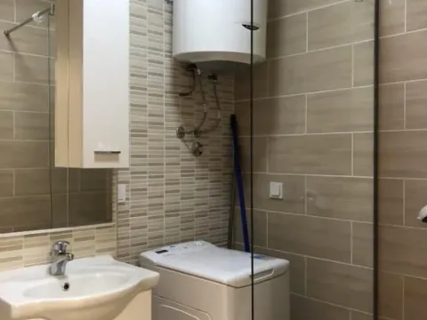 Izdavanje, dvosoban stan, 55m², Centar, Tivat - image 12