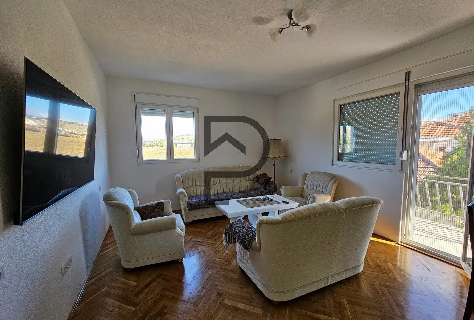 Izdavanje, dvosoban stan, 91m², Gornja Gorica, Podgorica