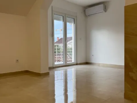 Izdavanje, kuća, 500m², Stari Aerodrom, Podgorica - image 8