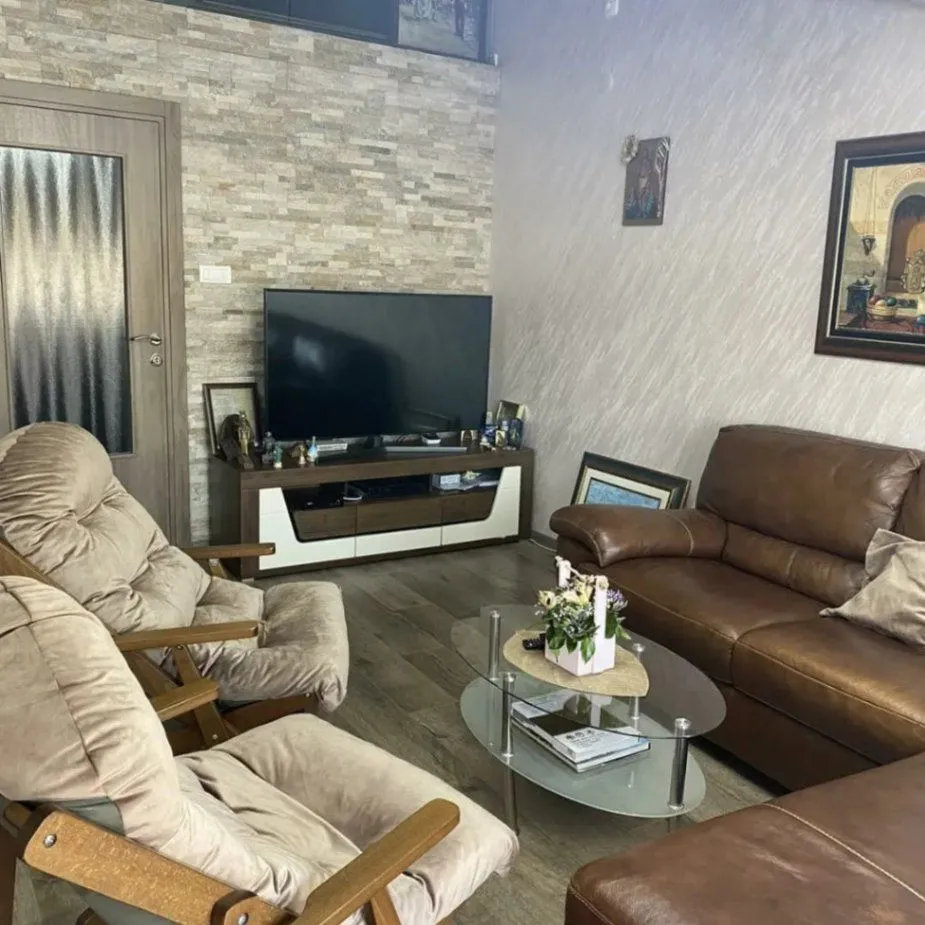 Izdavanje, trosoban stan, 90m², Seljanovo, Tivat