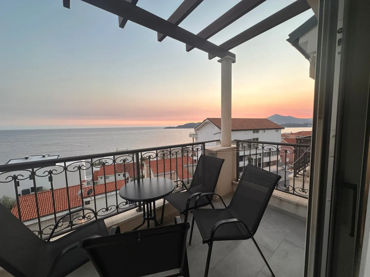 Prodaja, dvosoban stan, 56m², Pržno, Budva