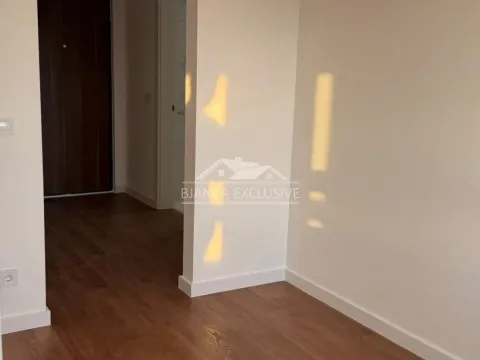Prodaja, trosoban stan, 66m², Zemun Gornji Grad, Zemun Sve Podlokacije - image 4