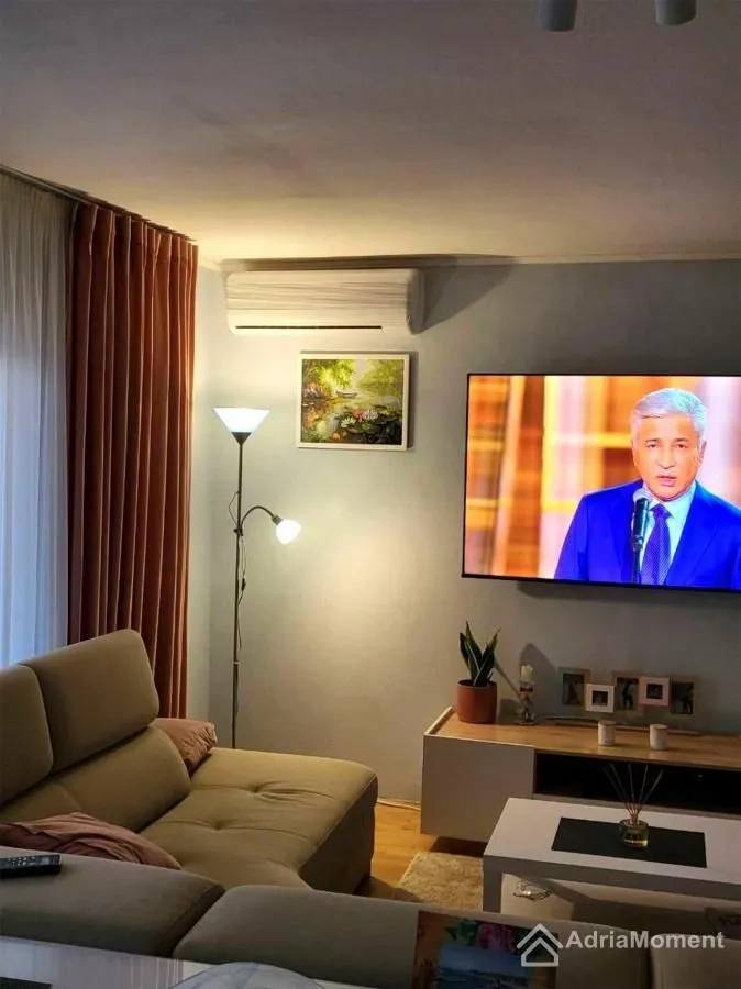 Prodaja, dvosoban stan, 83m², Kalimanj, Tivat