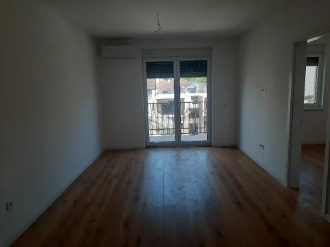 Prodaja, dvosoban stan, 50m², Sremska Mitrovica, Srbija - image 3