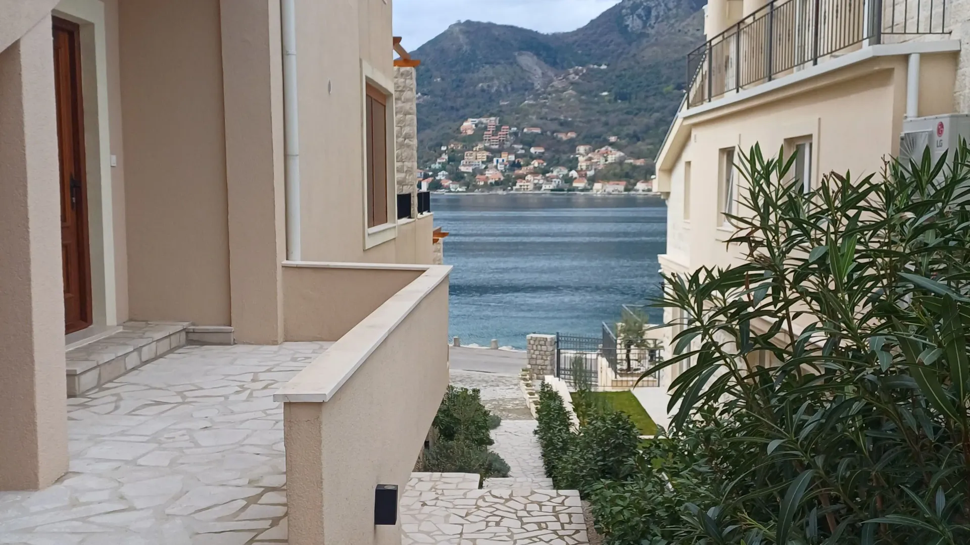 Izdavanje, jednosoban stan, 45m², Lepetani, Tivat