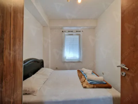 Rent, three bedroom apartment, 90m², Budva, Crna Gora - image 11
