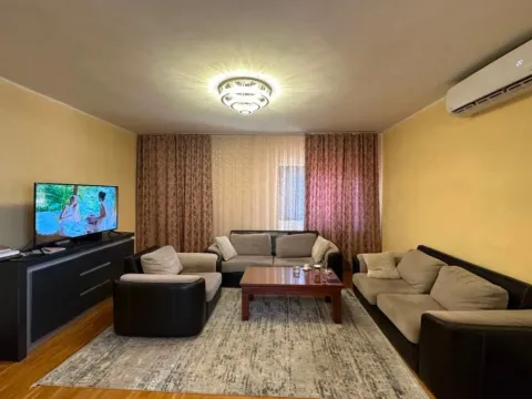 Izdavanje, kuća, 130m², Stari Aerodrom, Podgorica - image 3