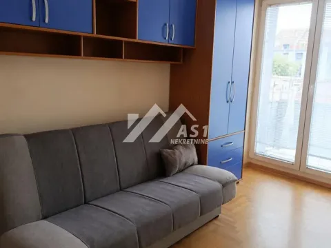 Izdavanje, trosoban stan, 73m², Centar, Novi Sad - image 9
