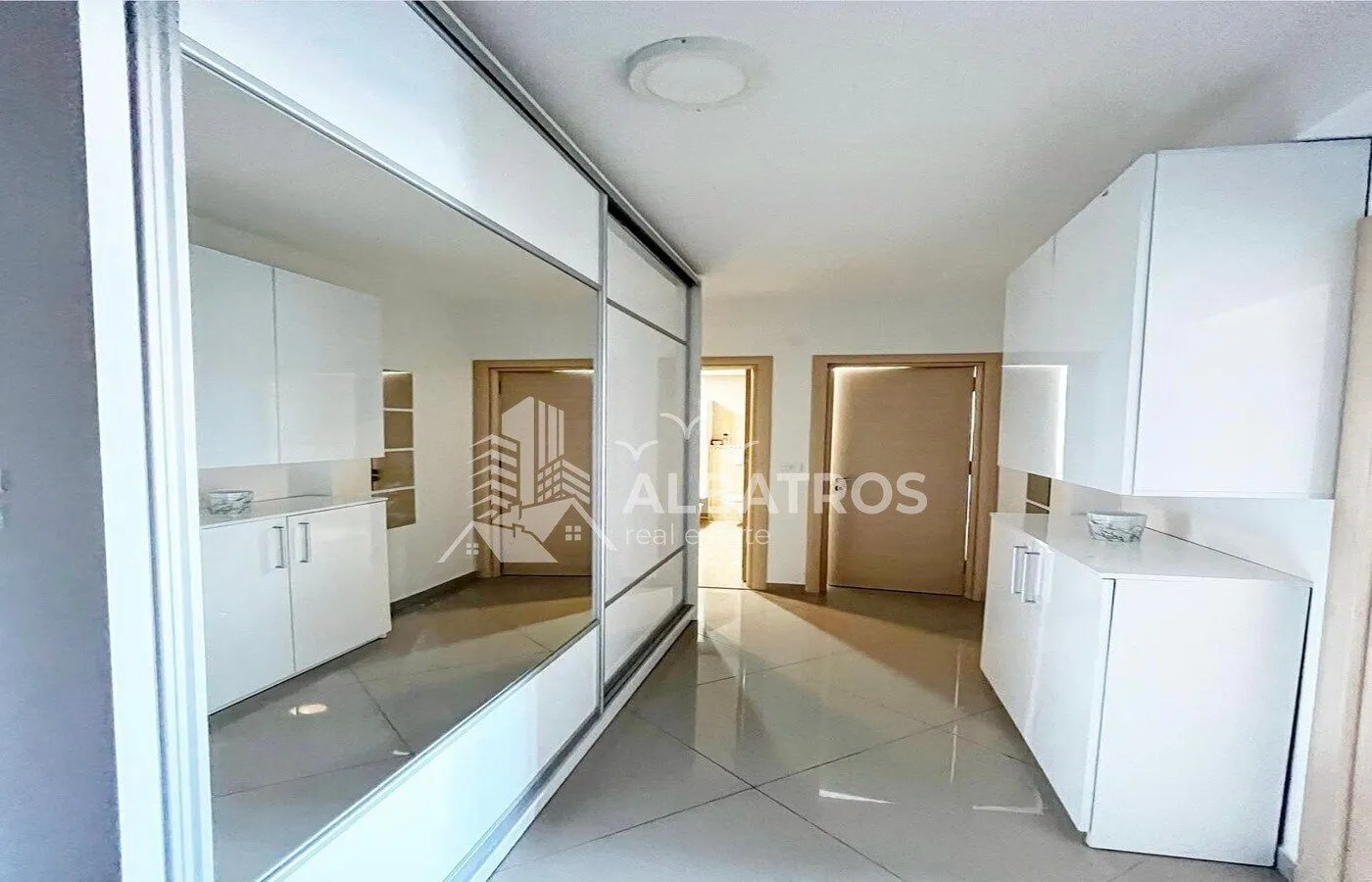 Izdavanje, jednosoban stan, 67m², Ilino, Bar