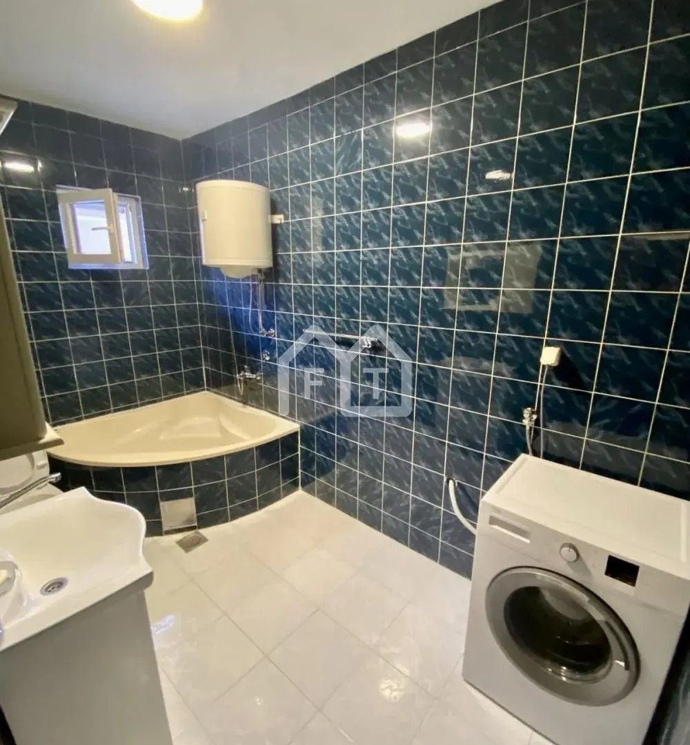 Izdavanje, trosoban stan, 76m², Bežanija, Beograd