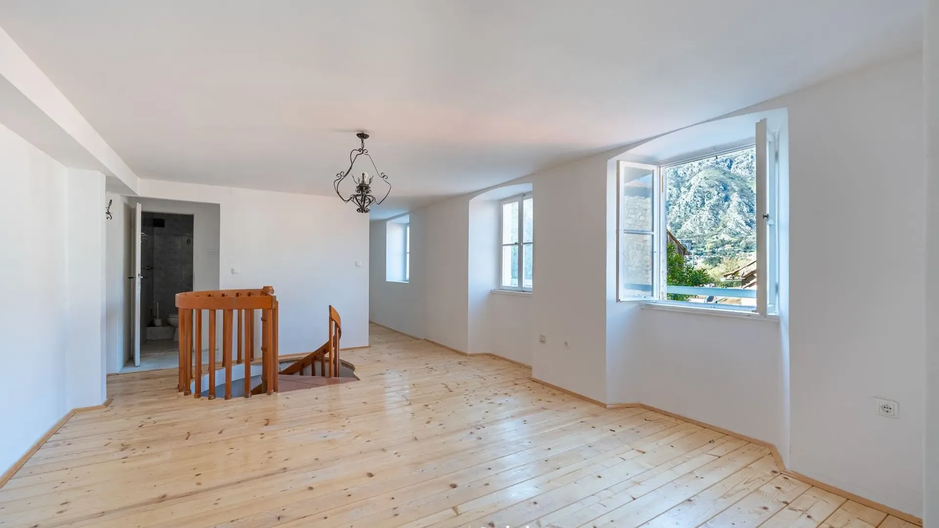 Prodaja, dvosoban stan, 163m², Stari Grad Kotor, Kotor