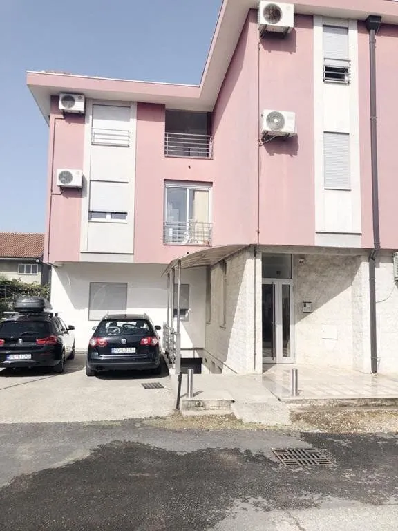 Izdavanje, jednosoban stan, 36m², Stari Aerodrom, Podgorica