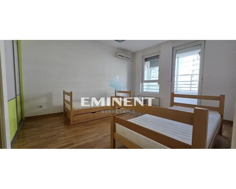Bedroom with two wooden beds and access to the terrace.