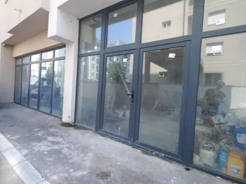 Prodaja, poslovni prostor, 171m², Čukarica, Beograd - image 1