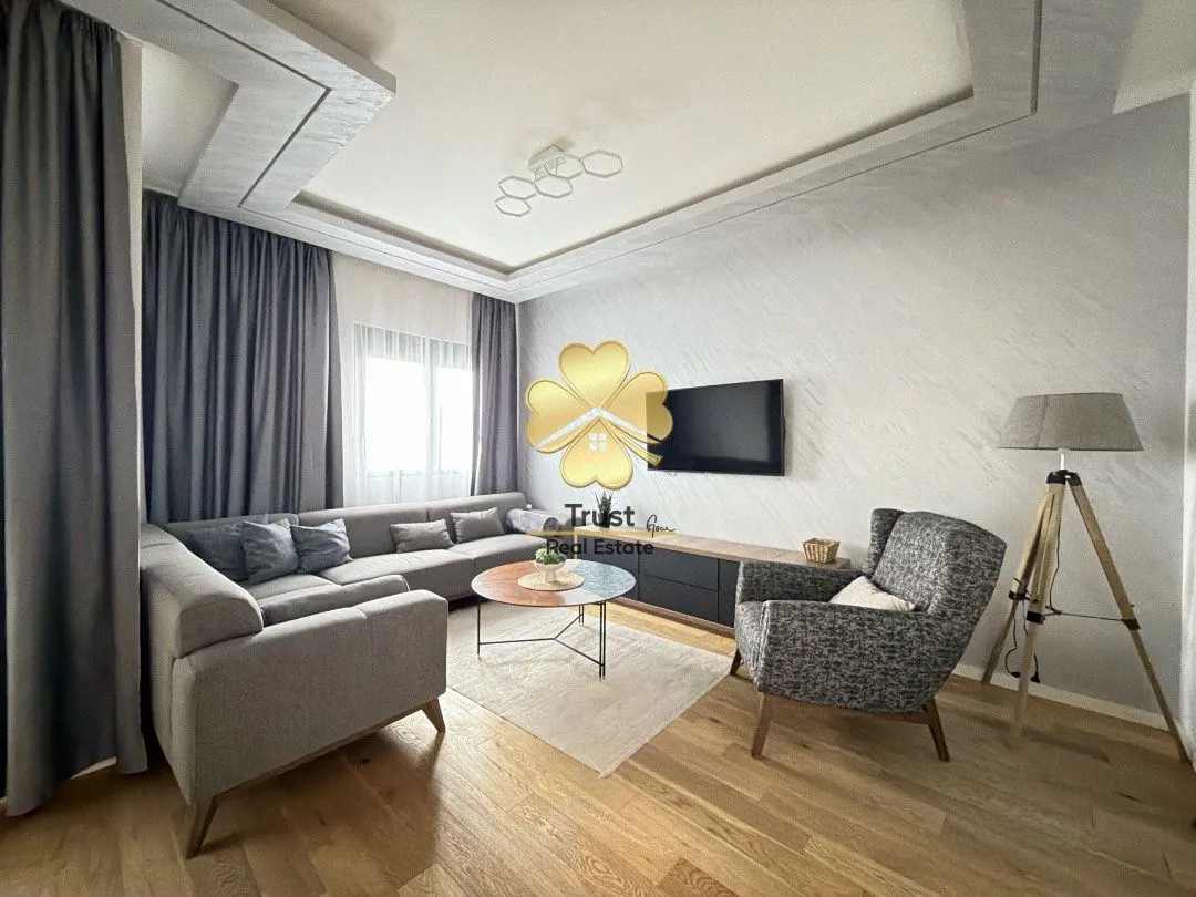 Izdavanje, dvosoban stan, 70m², Centar, Podgorica