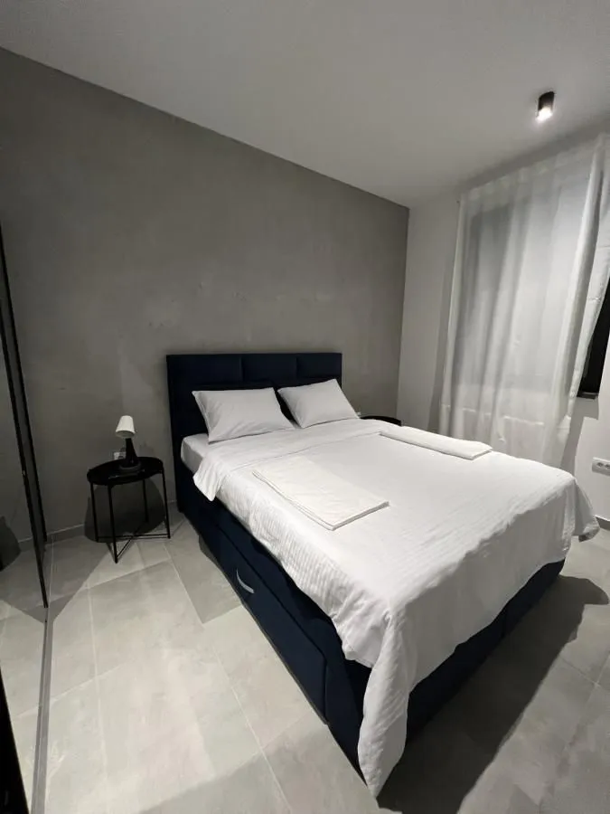 Izdavanje, dvosoban stan, 70m², Centar, Niš