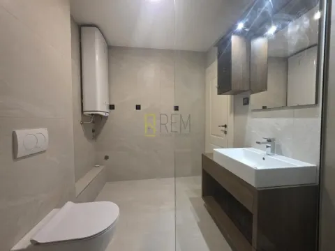 Izdavanje, trosoban stan, 163m², Dalmatinska ulica, Podgorica - image 20