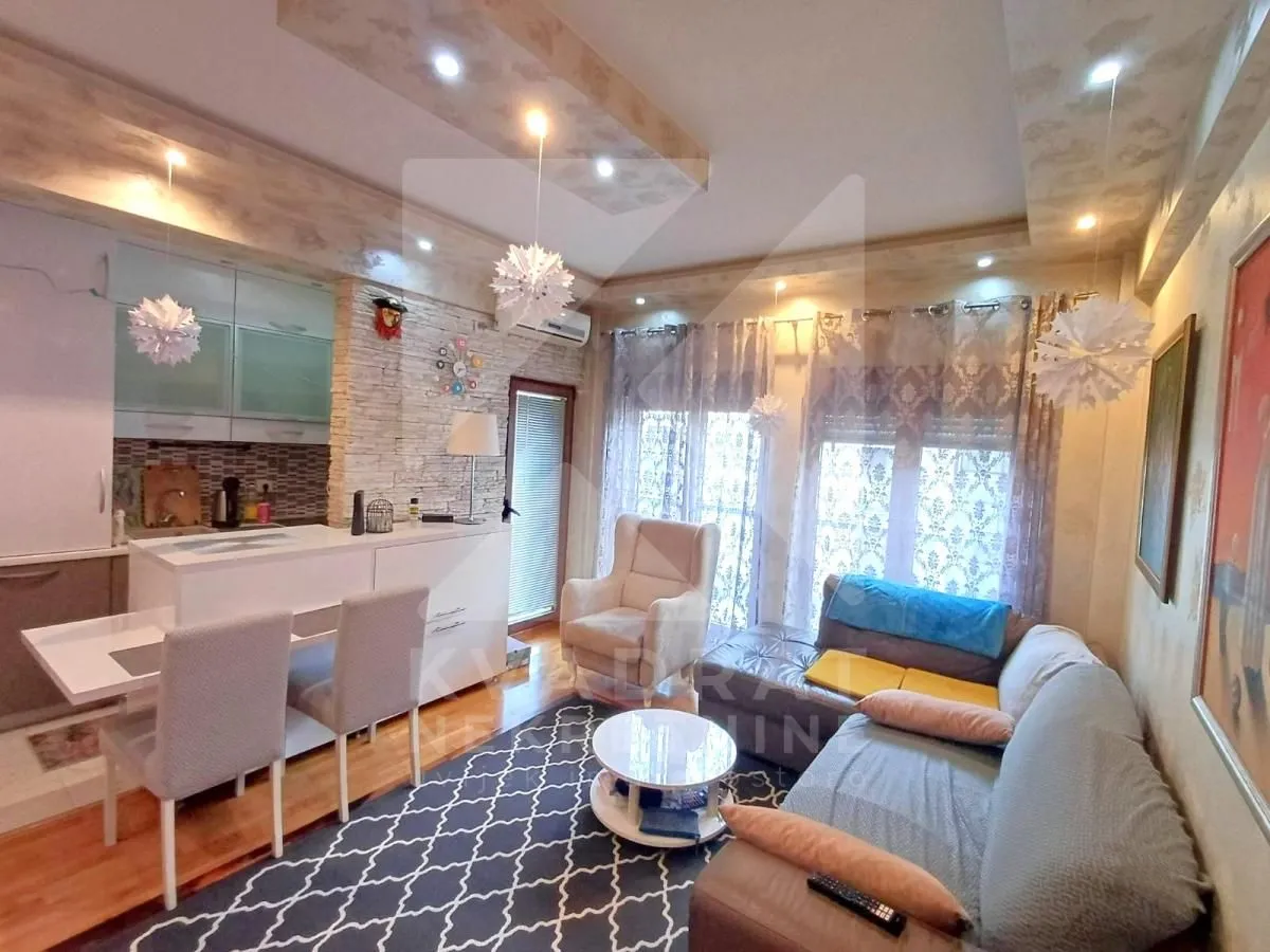 Izdavanje, dvosoban stan, 56m², Blok 9, Podgorica