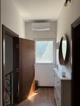 Rent, one bedroom apartment, 50m², Tivat, Crna Gora - image 7