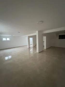 Empty bright room with ceramic floor tiles and support pillars. - image 5