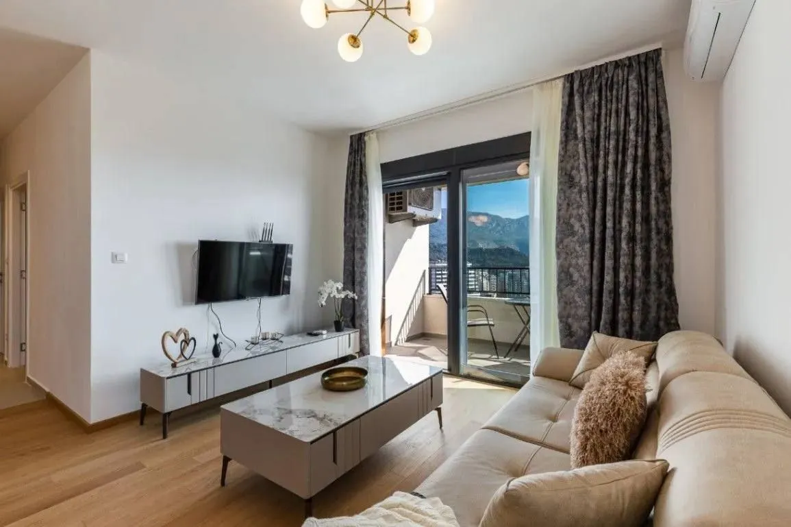 Rent, two bedroom apartment, 65m², Bečići, Budva