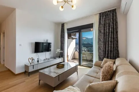 Rent, two bedroom apartment, 65m², Bečići, Budva - image 3
