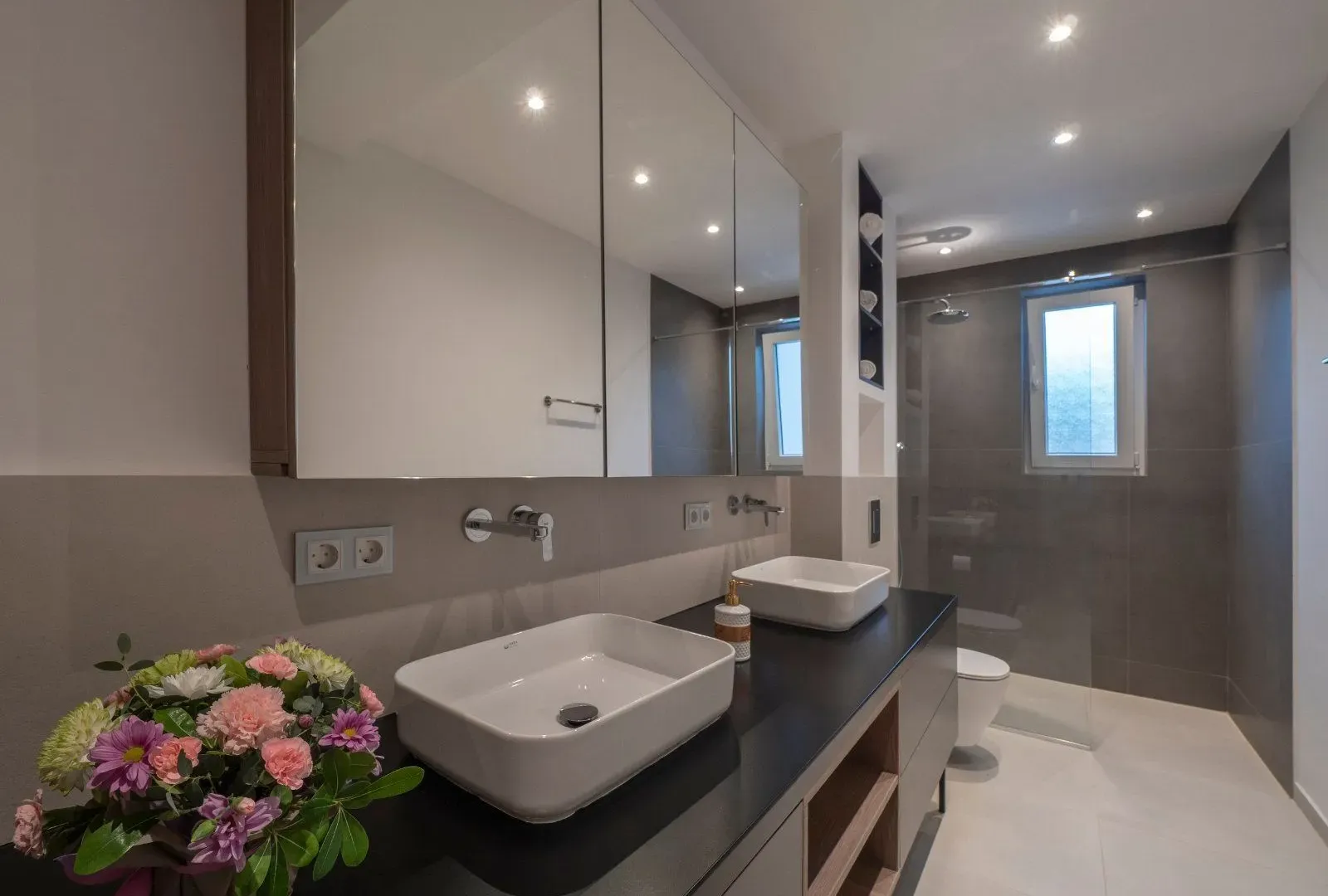 Sale, two bedroom apartment, 140m², Bečići, Budva