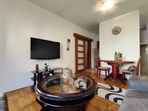 Izdavanje, dvosoban stan, 64m², Stari Aerodrom, Podgorica - image 2