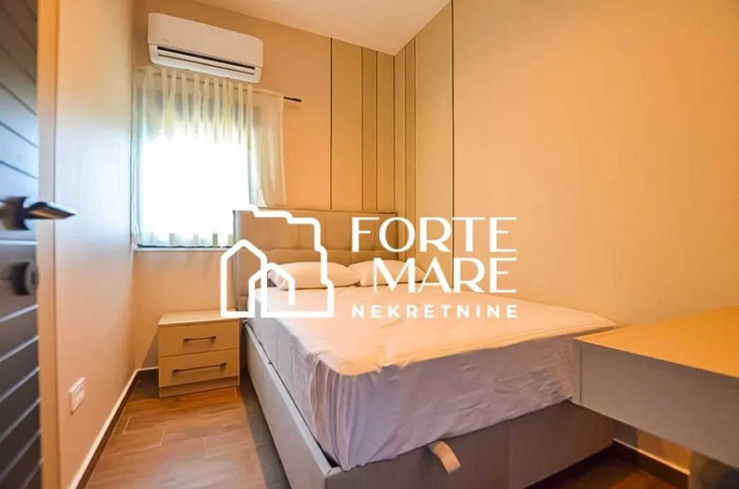 Prodaja, dvosoban stan, 61m², Njivice, Herceg Novi
