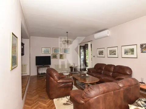 Izdavanje, kuća, 360m², Masline, Podgorica - image 2