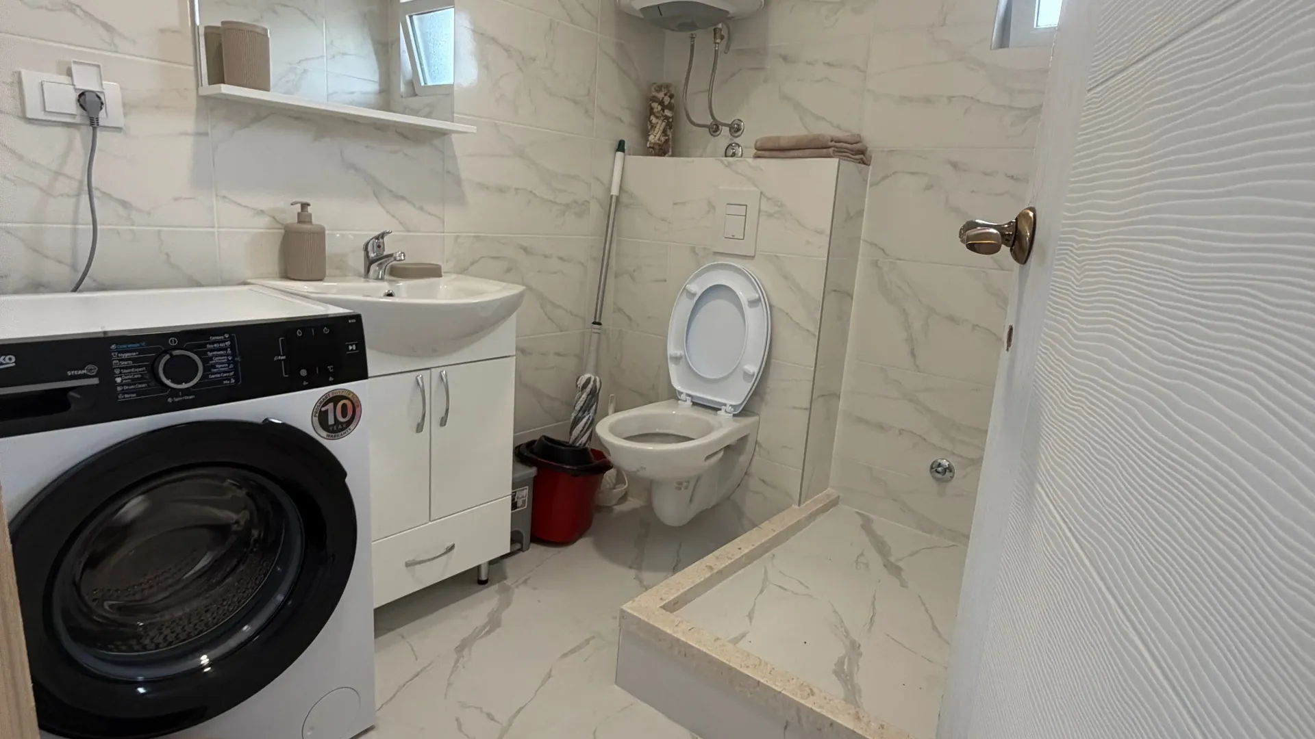 Izdavanje, garsonjera, 30m², Radanovići, Kotor