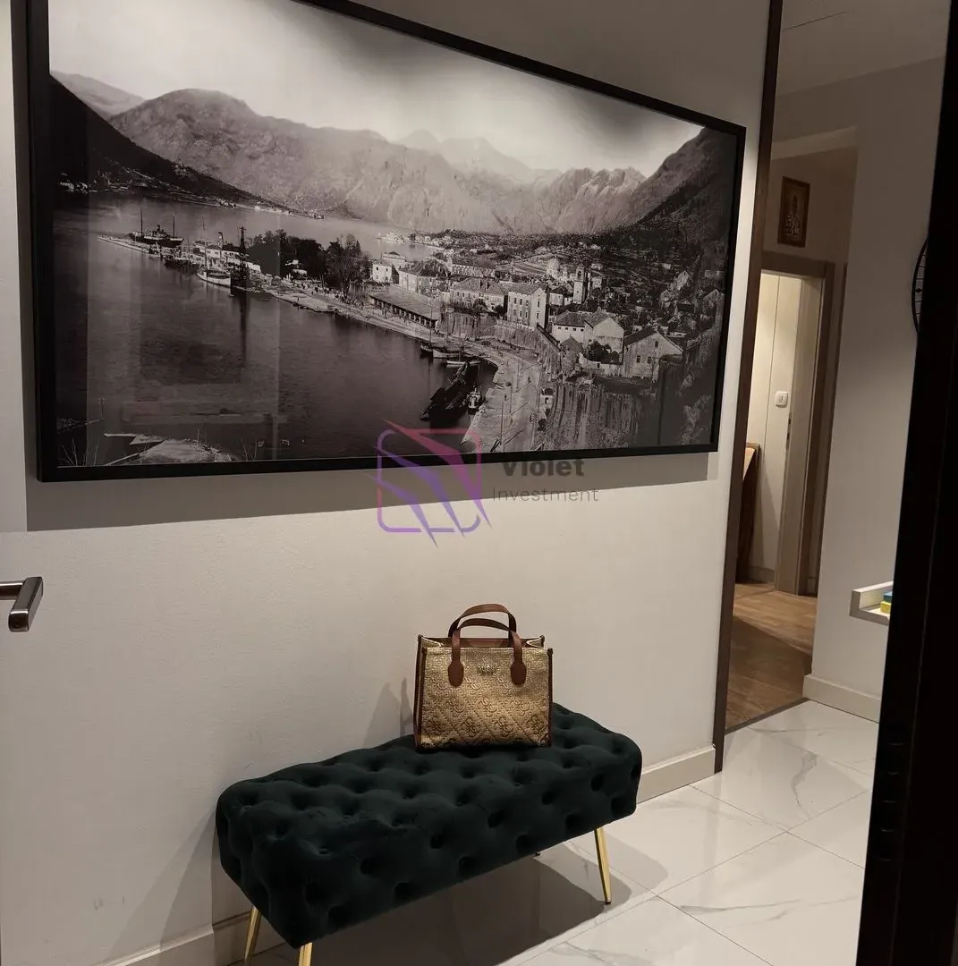 Sale, two bedroom apartment, 85m², Dobrota, Kotor